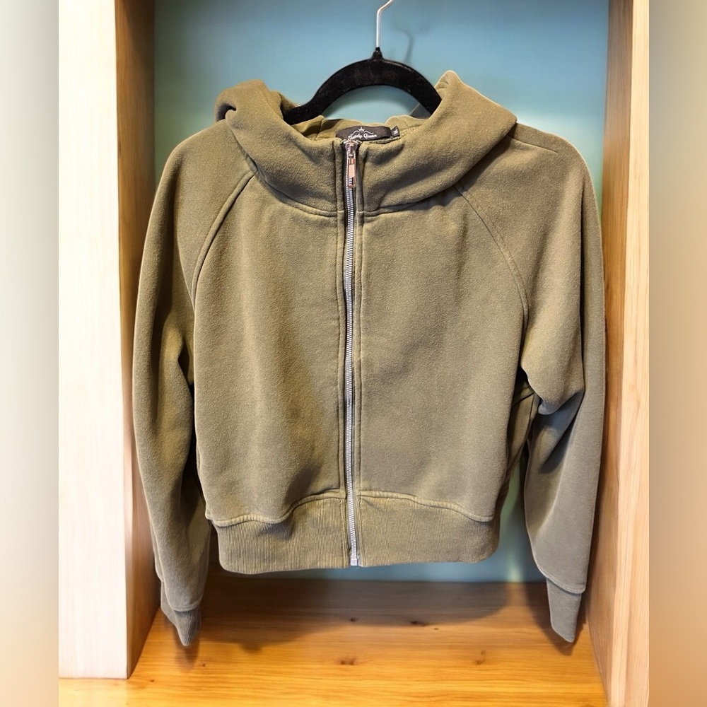 Trendy Queen Olive Green Zip-Up Hoodie Size Medium